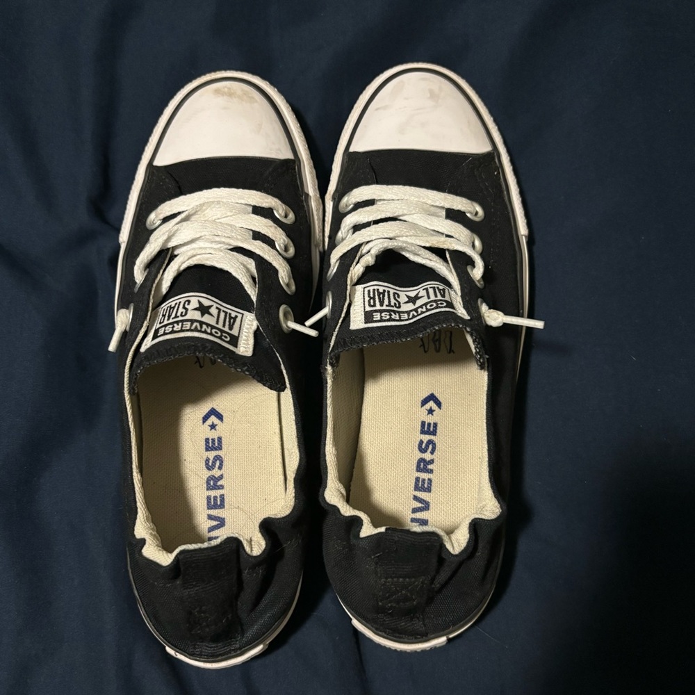 Women’s size 8 converse